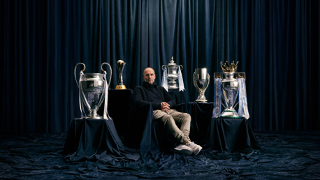 Retrato de Guardiola comemora conquista extraordinária dos cinco grandes troféus
