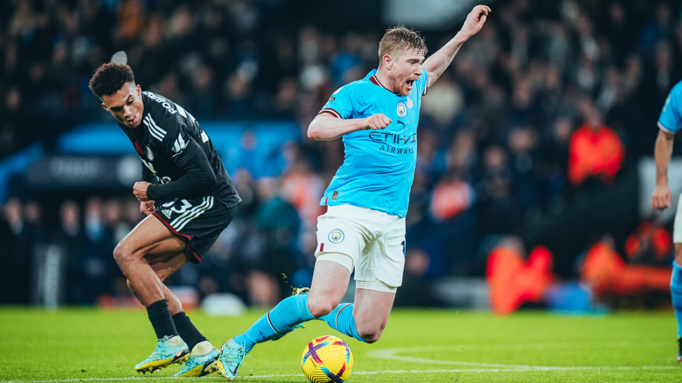 PENALTY : KDB is fouled inside the box in stoppage time...