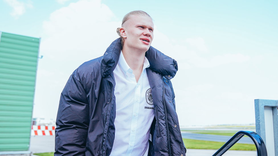 EN ROUTE : Erling Haaland prepares to board the plane