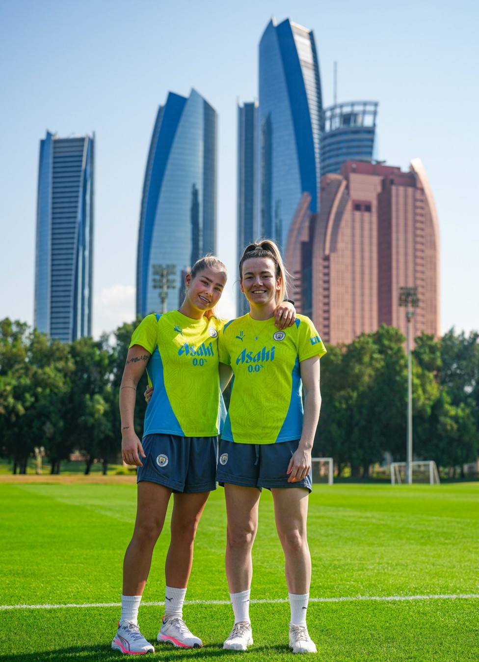 STRIKE A POSE : Tara O'Hanlon and Lauren Hemp stop for a photo