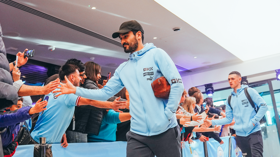 SKIPPER : Gundogan arrives and greets the fans on his way into the stadium.