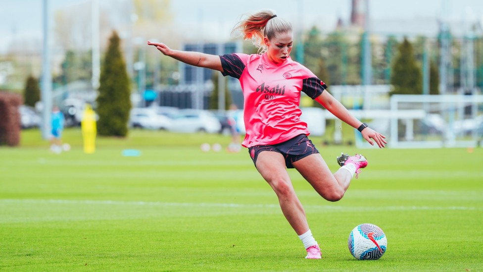 EYES ON THE BALL : Tara O’Hanlon showing high concentration levels in training 