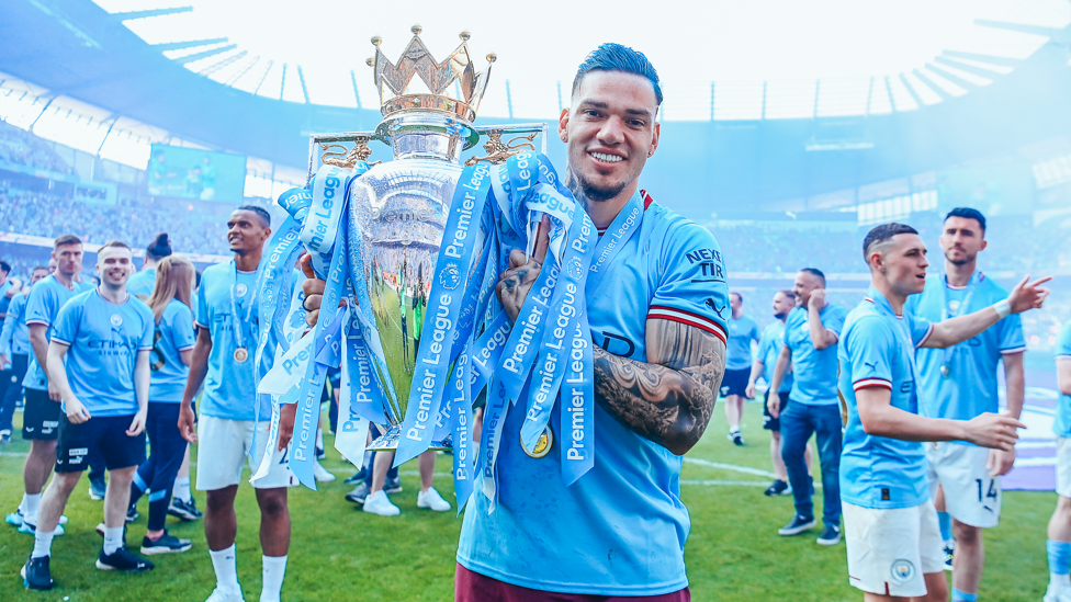 SAFE HANDS : Super Ederson!