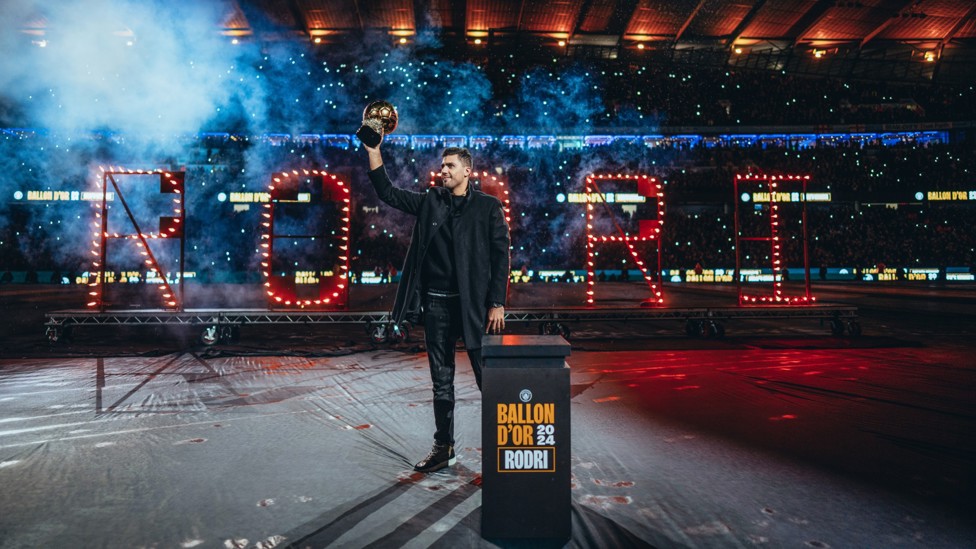 KING OF THE WORLD : Rodri returns to the Etihad to showcase his Ballon d’Or trophy.