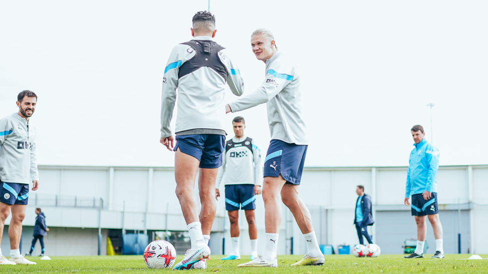 GET READY : Erling and Riyad Mahrez discuss tactics