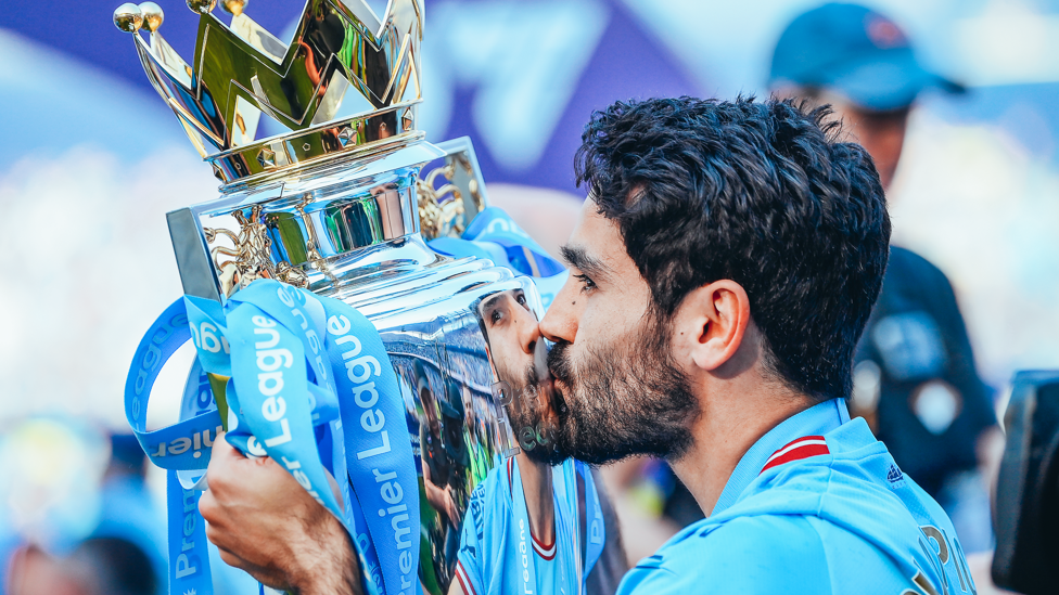 CAPTAIN FANTASTIC : Gundogan kisses the trophy.